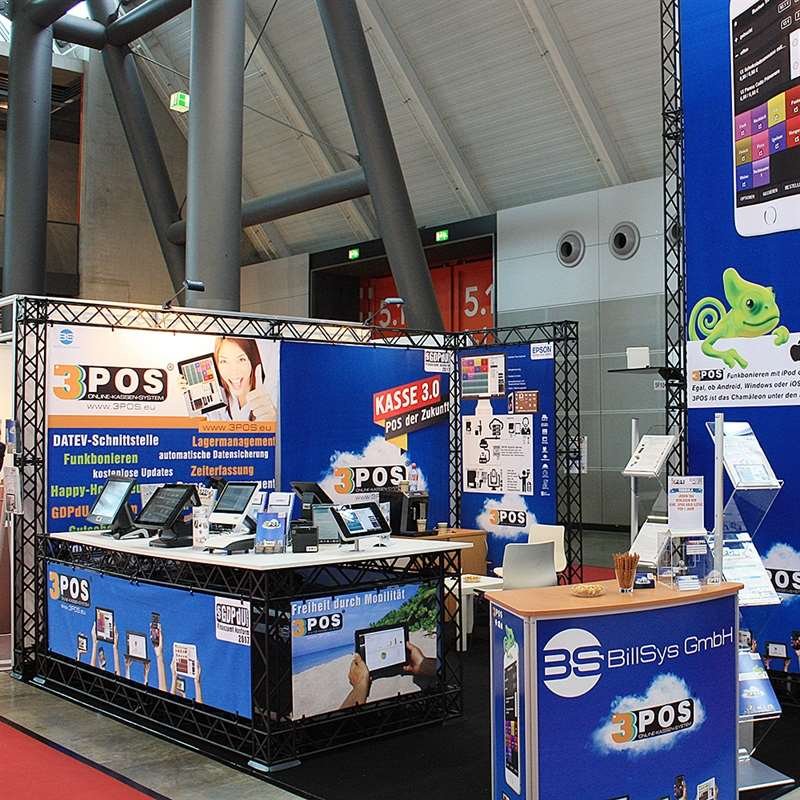 Crown Truss Triple Banner, 10 x 10 cm, black exhibition wall