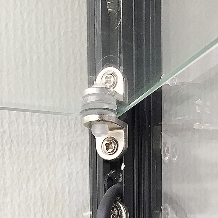 Shelf holder with tapping screw for Showcase