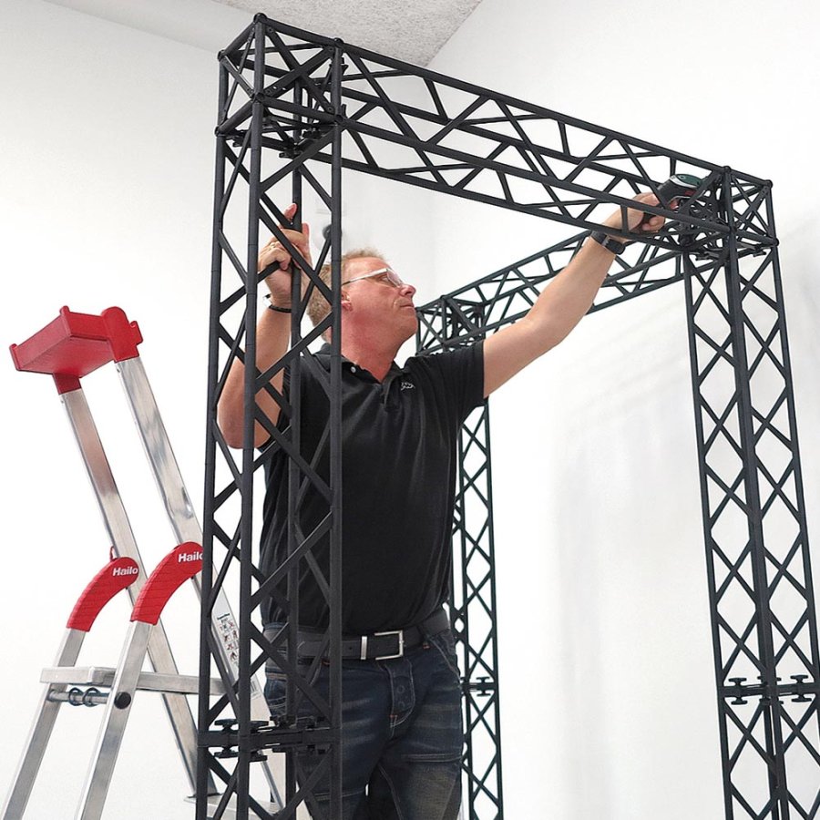 Crown Truss Corner Banner, 10 x 10 cm, black exhibition wall