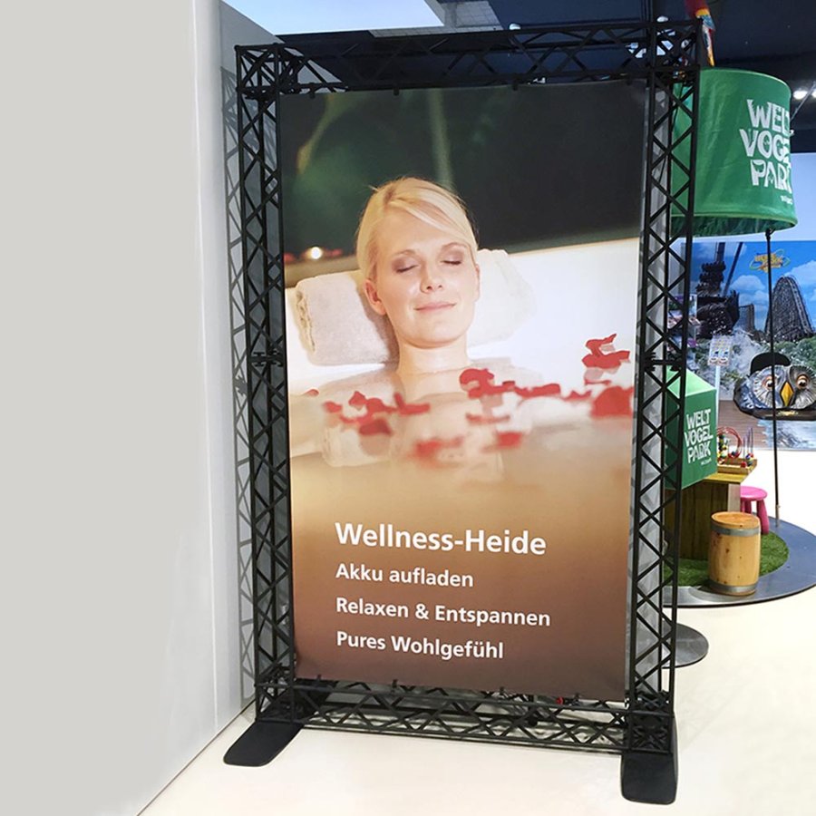 Crown Truss Single Banner, 15 x 15 cm, black exhibition wall