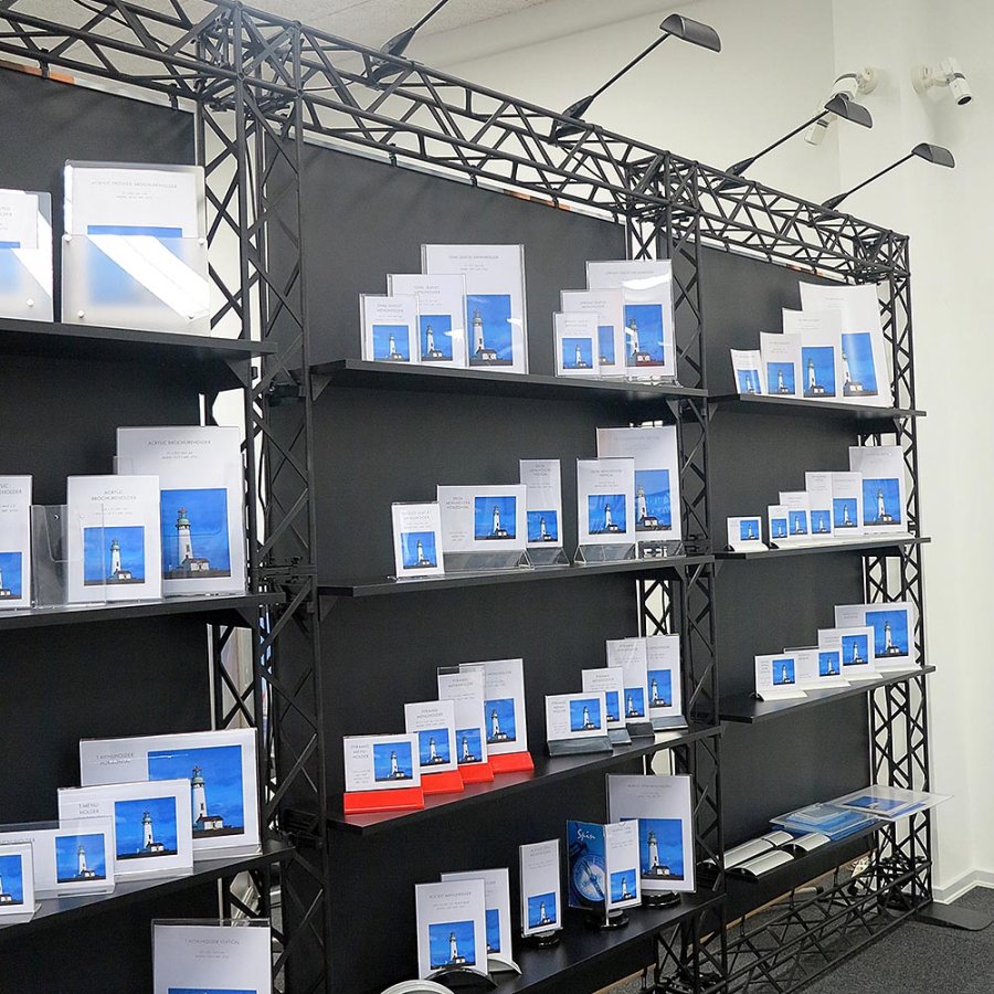 Crown Truss Triple Banner, 15 x 15 cm, black exhibition wall