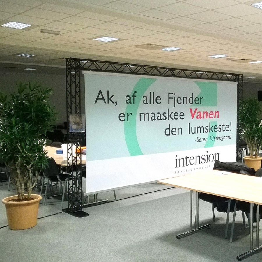 Crown Truss Wall Banner, 15 x 15 cm, black exhibition wall