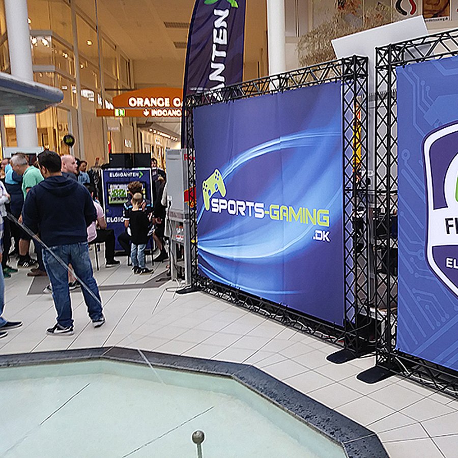 Crown Truss Wall Banner, 15 x 15 cm, black exhibition wall