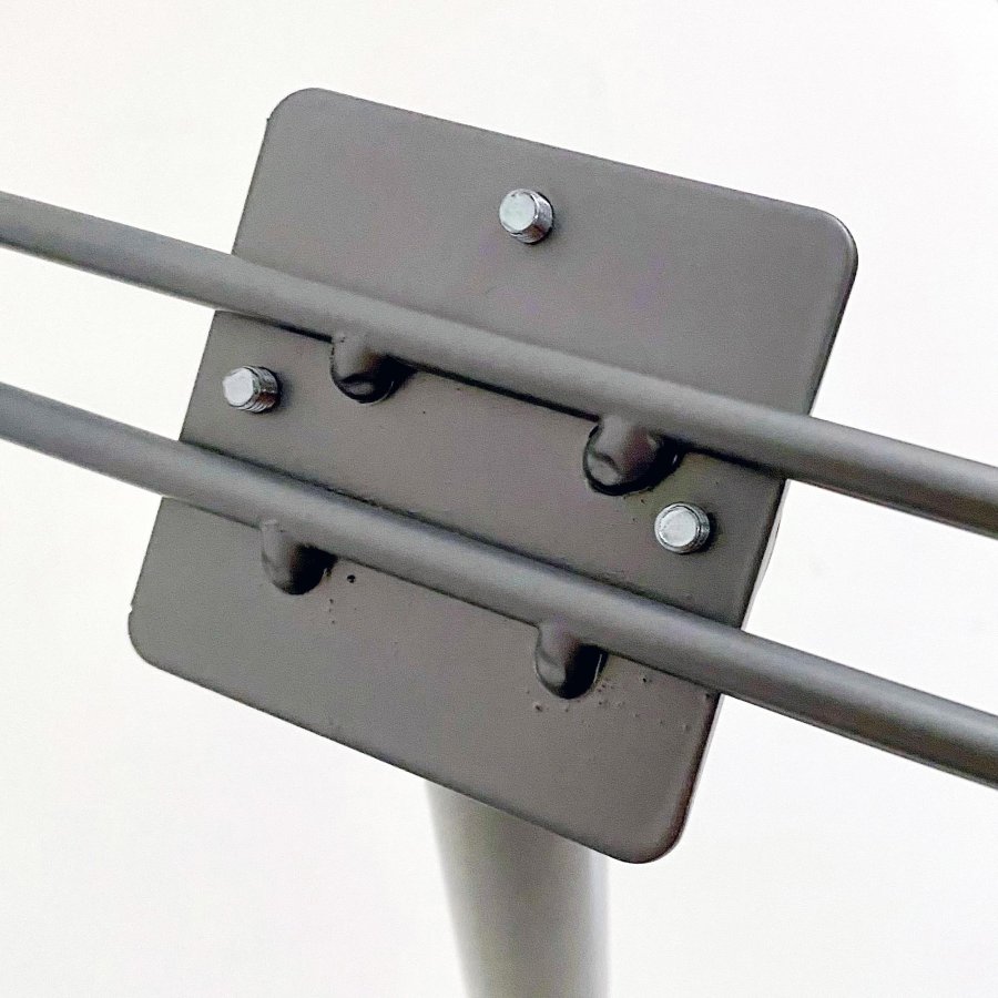 Wirestand for Newspapers, silver