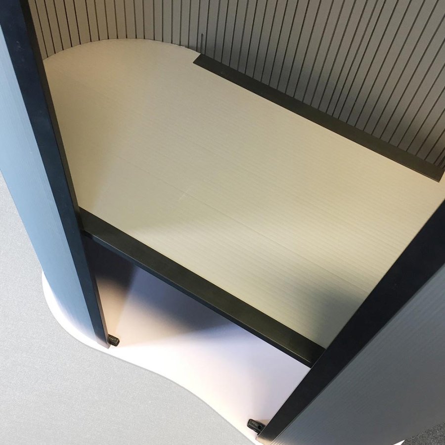 Panel Counter Curved, with black/white plates and 2 bags