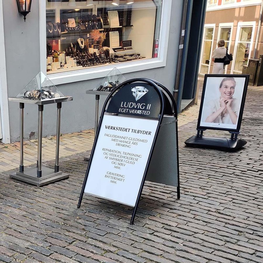 Wind-Pro Waterbase Pavement Board, black, 50 x 70 cm