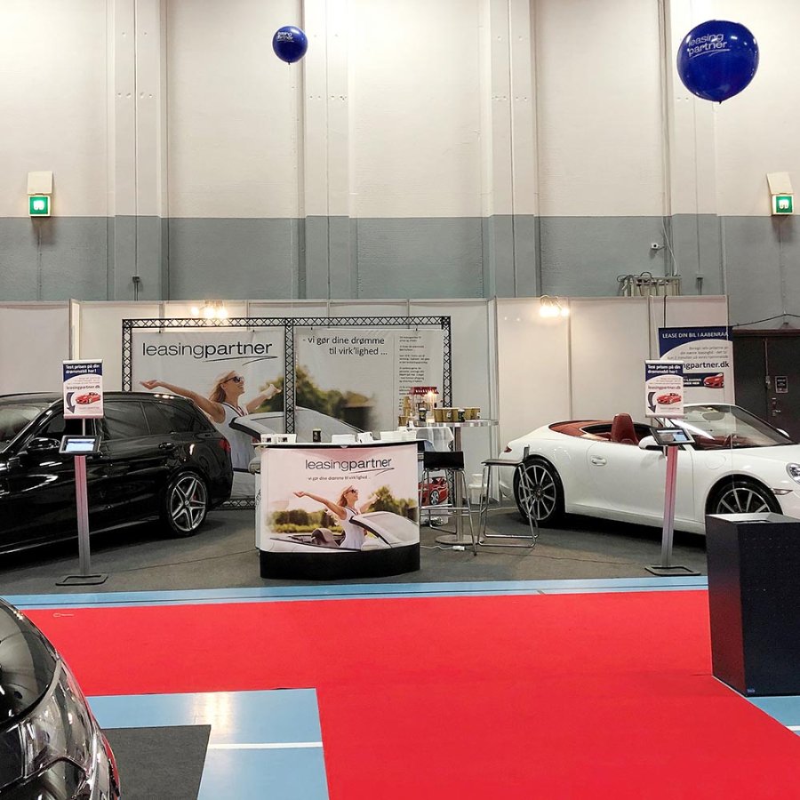 Stand for iPad/tablets universal   (cable not included)